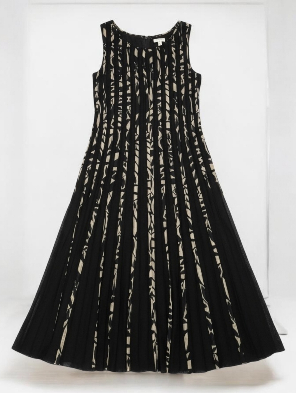 Xscape Black and Cream Pleated Sleeveless Dress